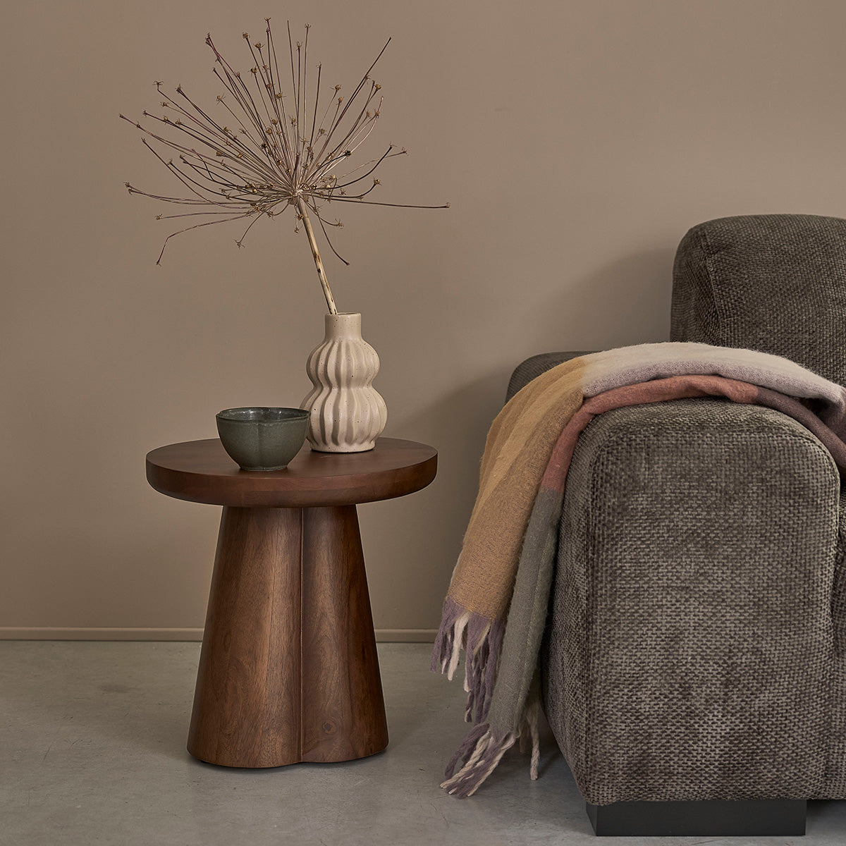 Table d’appoint en bois de manguier ronde - Le miroir.ma