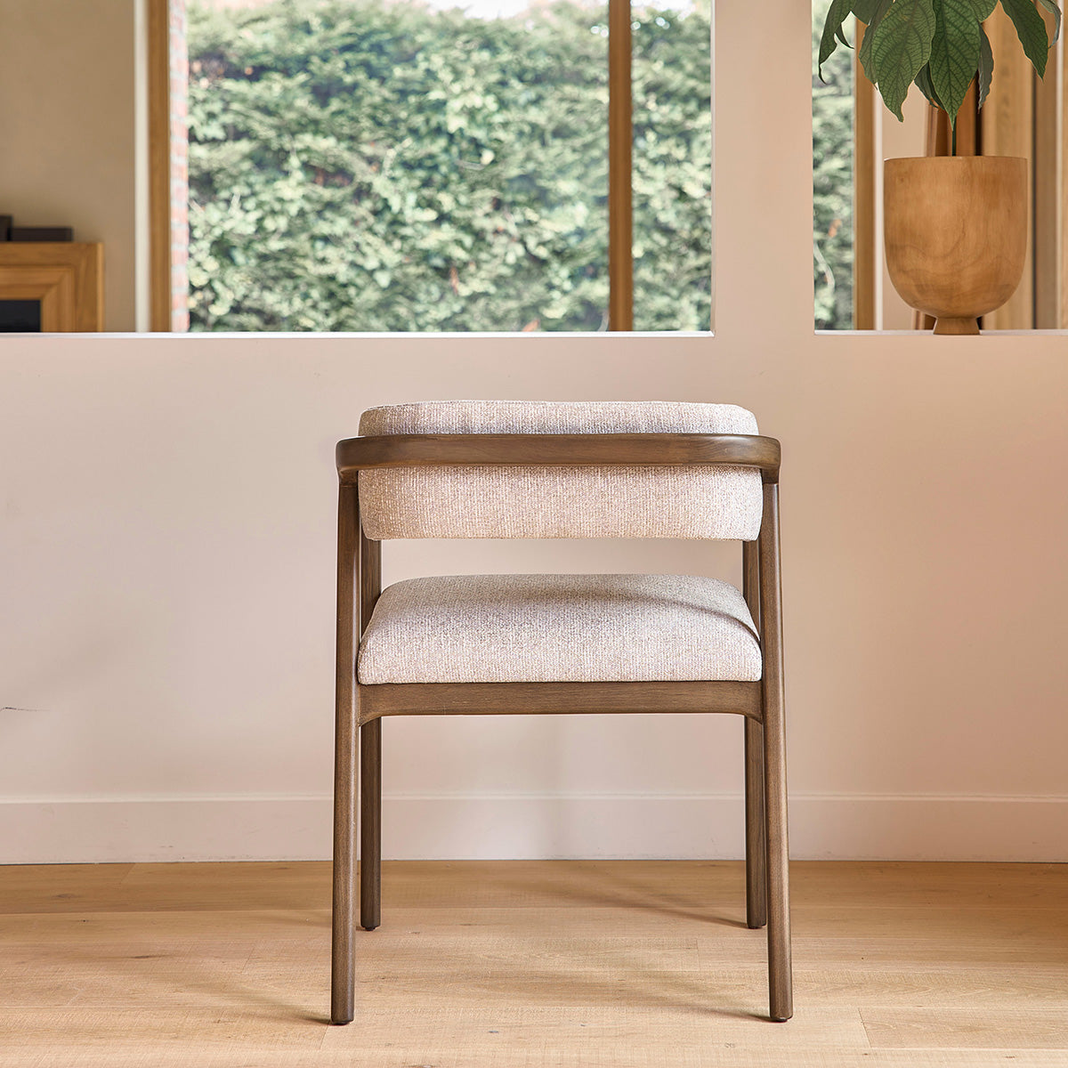Chaise en bois massif et tissu texturé beige chiné - Le miroir.ma