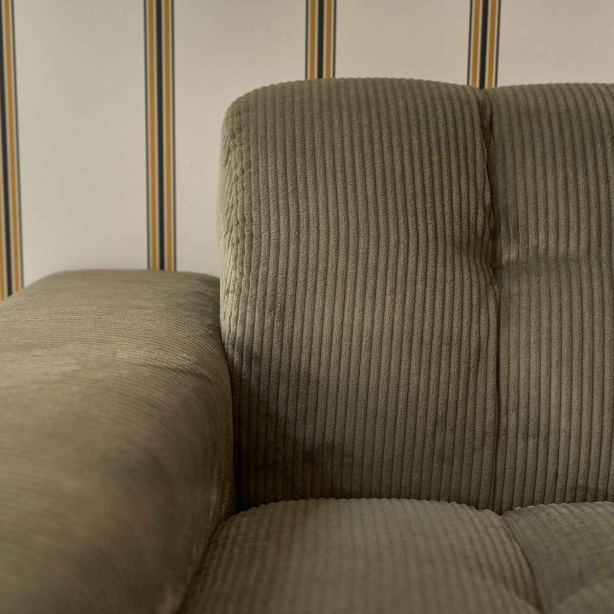 Canapé droit 4 places en velours côtelé kaki