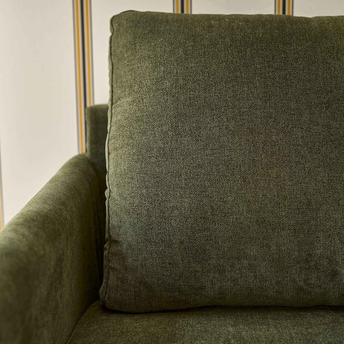 Canapé droit 3 places en bois massif et tissu velours vert mousse