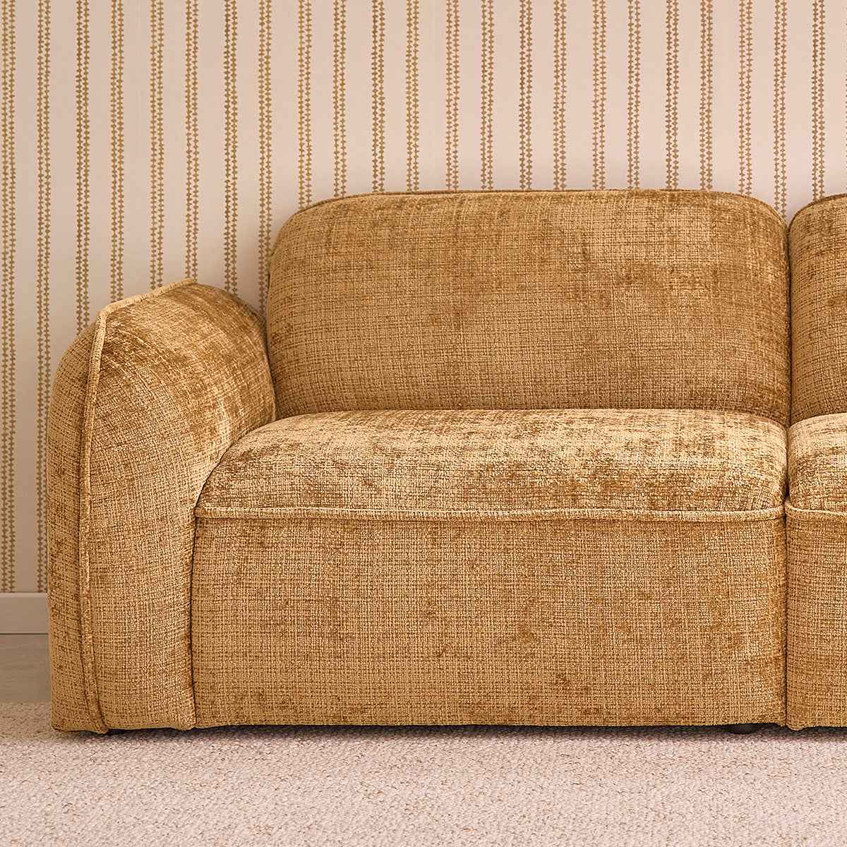 Canapé droit 3 places en velours texturé ocre