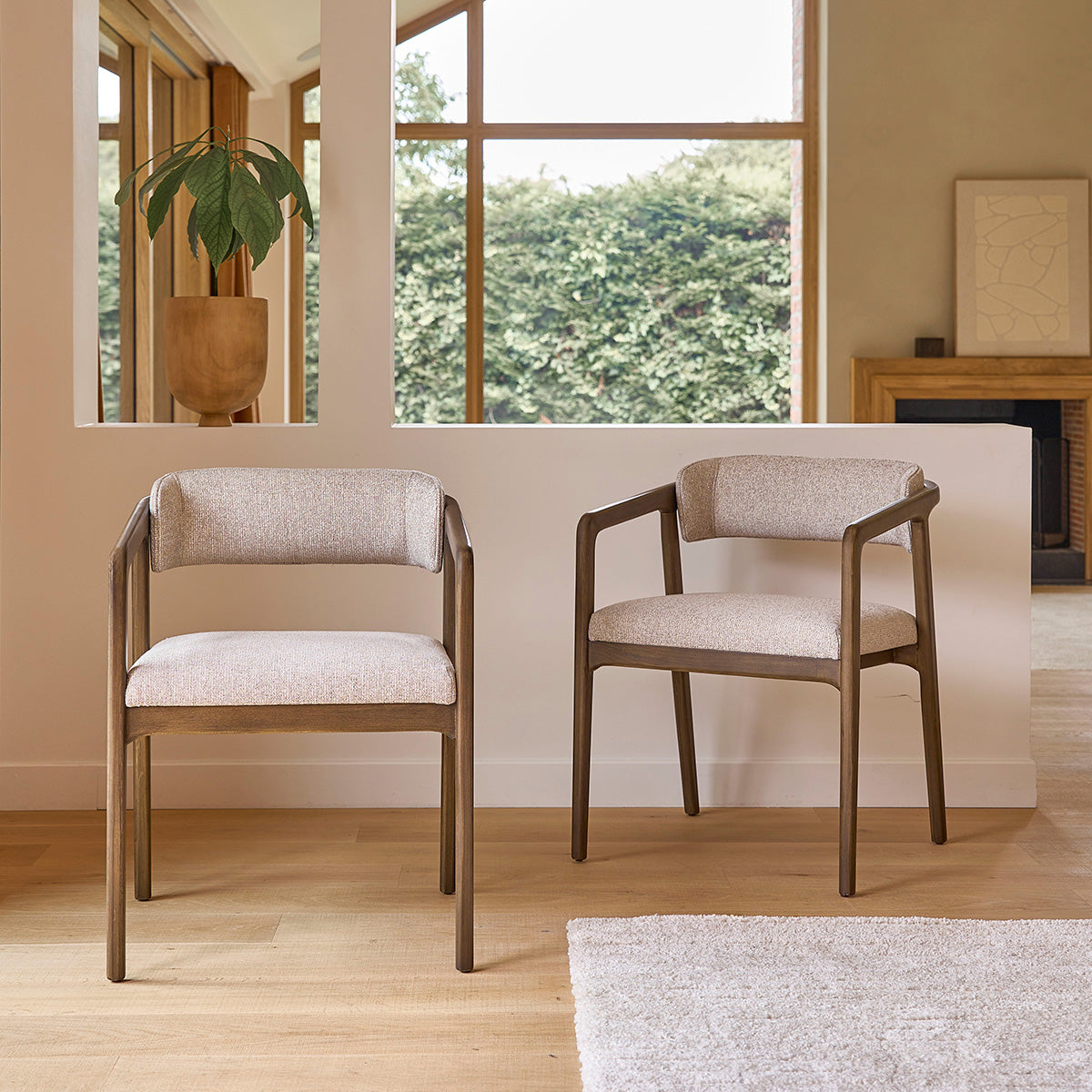 Lot de 2 chaises en bois massif et tissu texturé beige chiné - Le miroir.ma