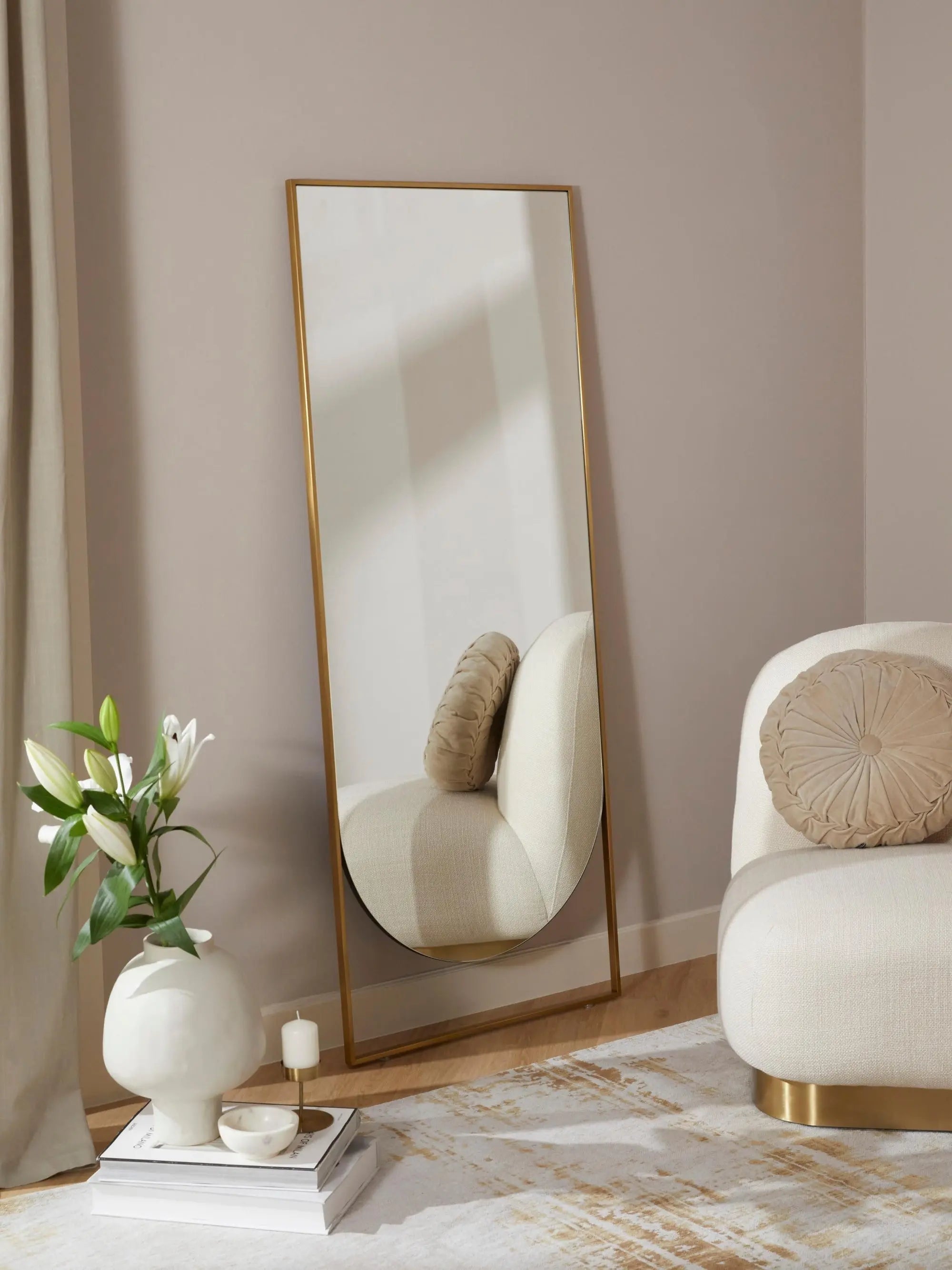 Miroir mural doré design – éclat lumineux et sophistication.