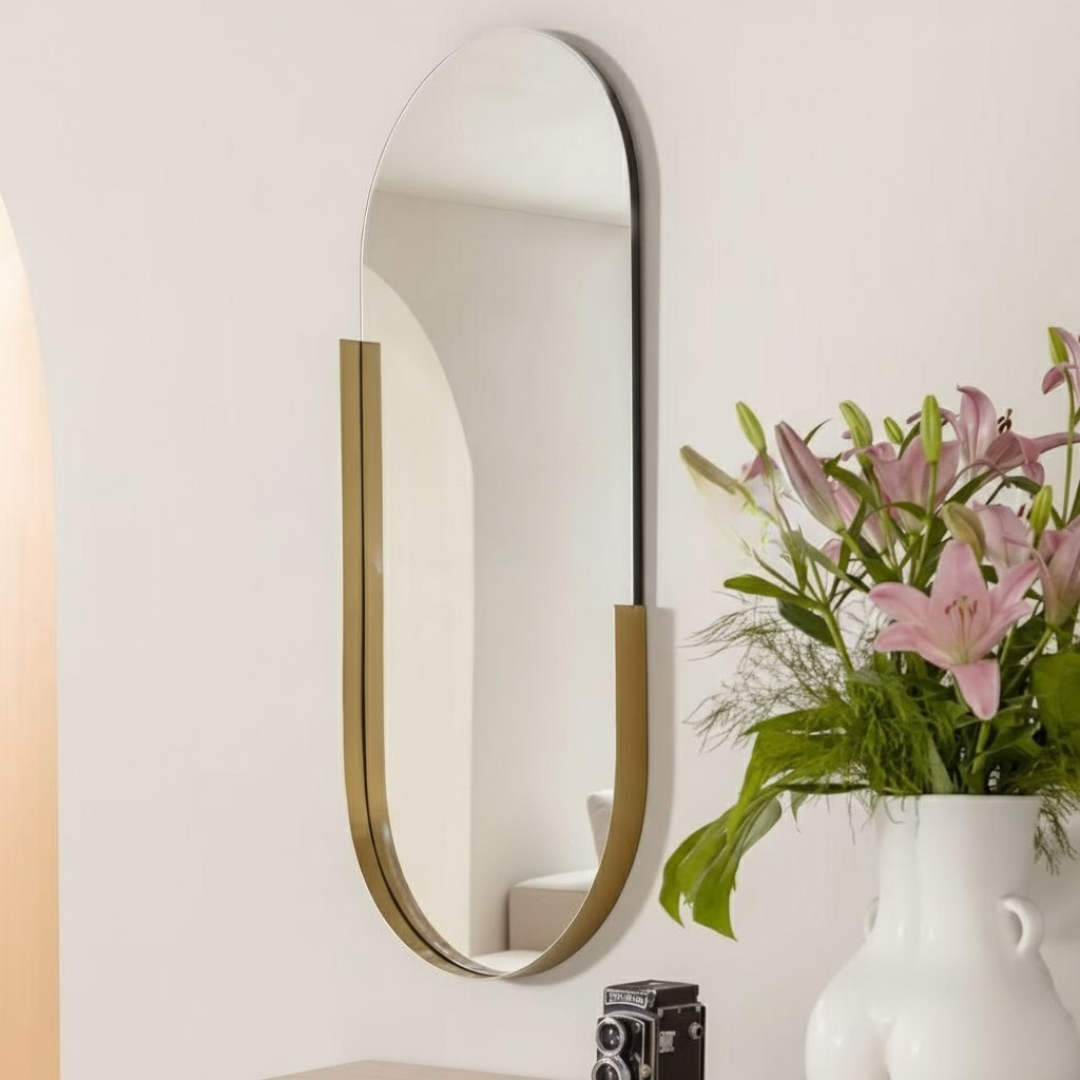 Miroirs ovales 70x40 cm, cadre doré partiel, vendus en ensemble de deux. salon