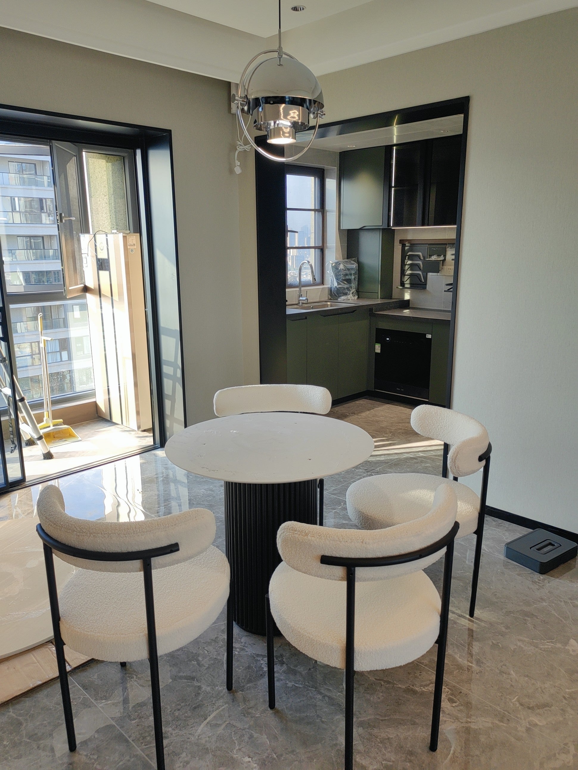 Chaise Elora en Métal Noir - The Miroir