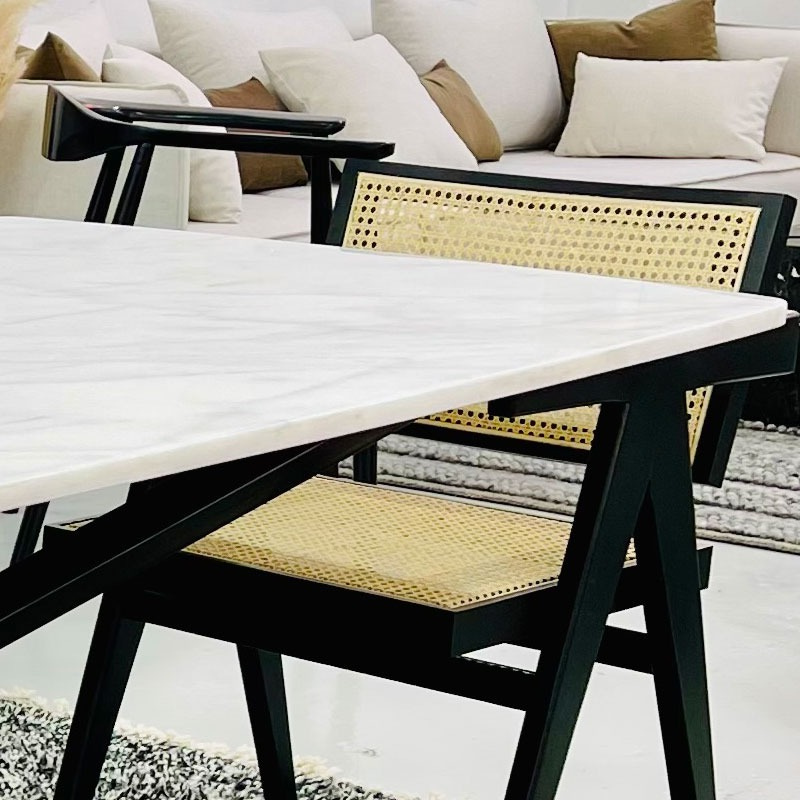 Table à manger en marbre blanc de Toscane – Élégance intemporelle - Lemiroir.ma