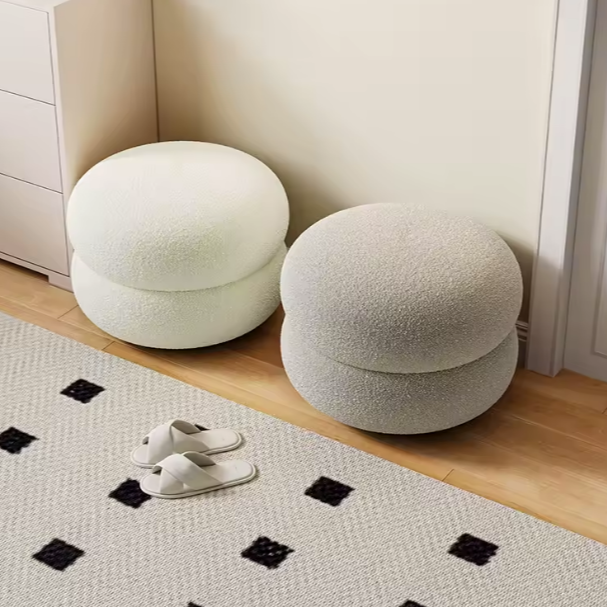 Tabouret BIMBO rond en tissu bouclette blanc pour salon ou chambre