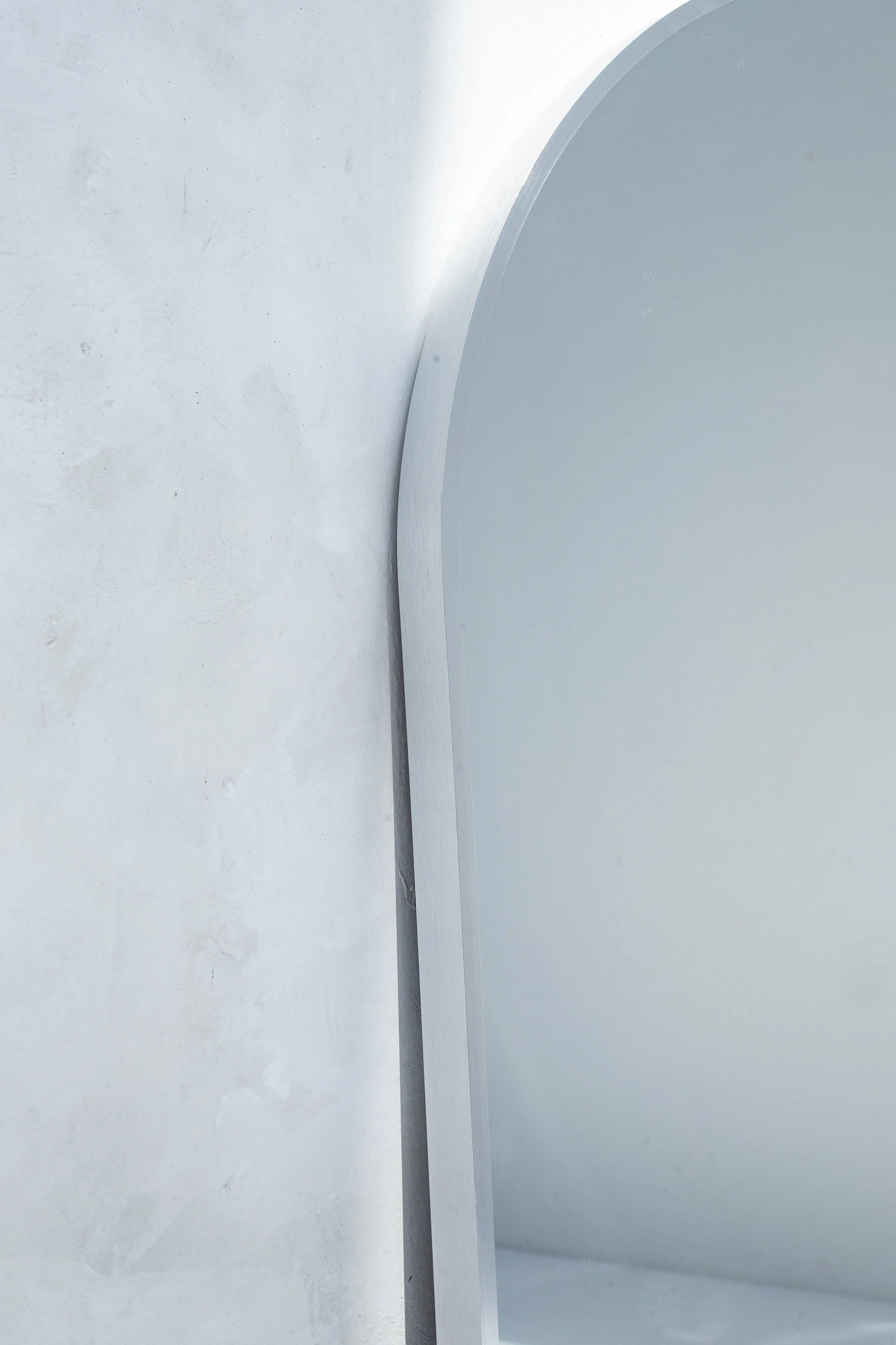 Grand Miroir Arqué Minimaliste - The Miroir - The Miroir