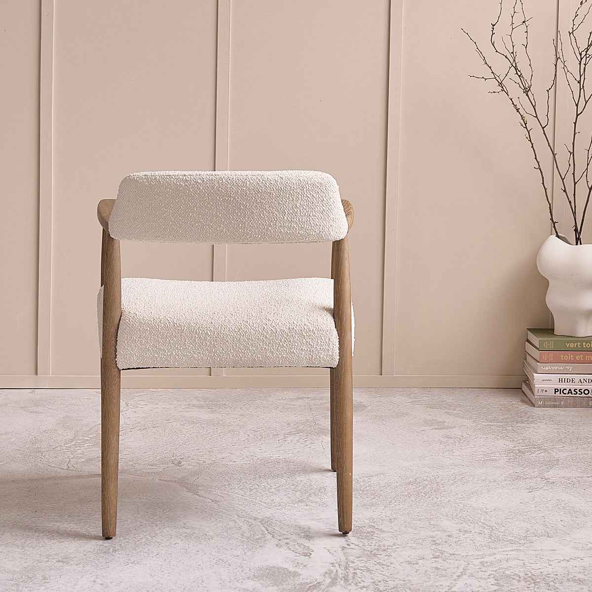 Chaise en chêne massif et tissu bouclette