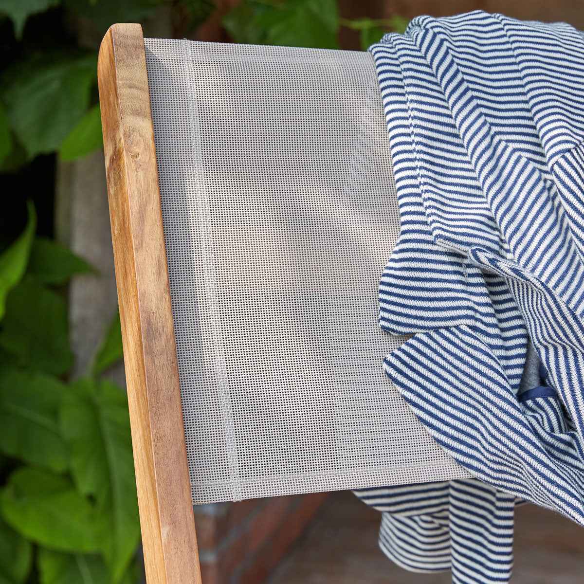 Chaise de jardin en acacia massif et textilène gris