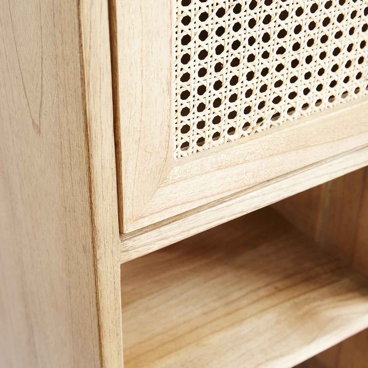 Colonne de salle de bain en mindi massif et cannage 150 cm