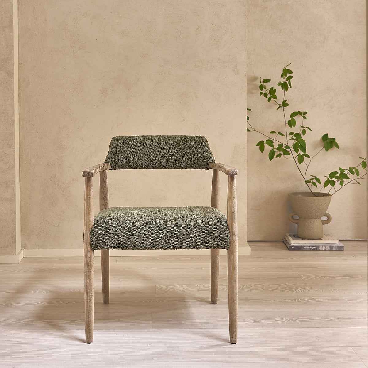 Chaise en chêne et tissu bouclette kaki
