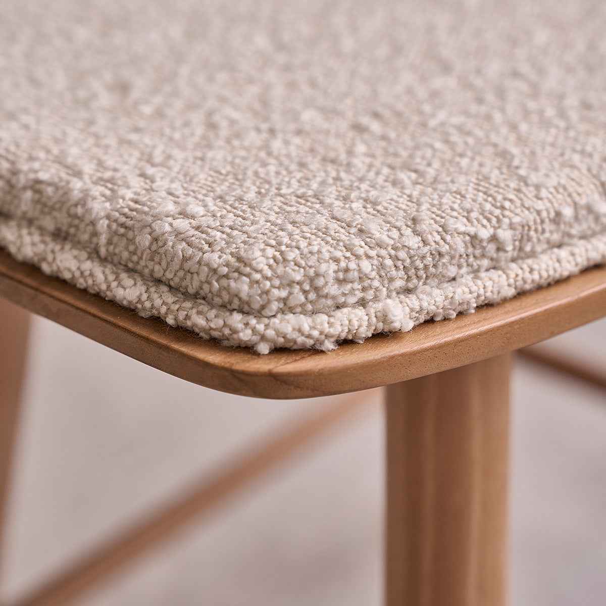 Tabouret en teck massif assise bouclette 45 cm