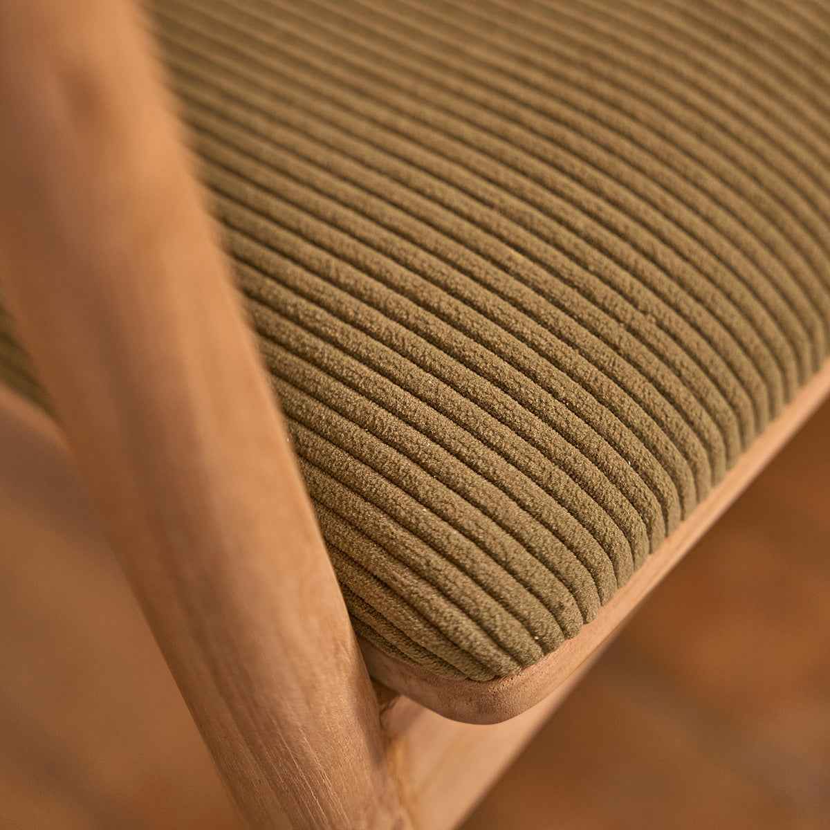 Chaise en teck massif assise velours côtelé kaki