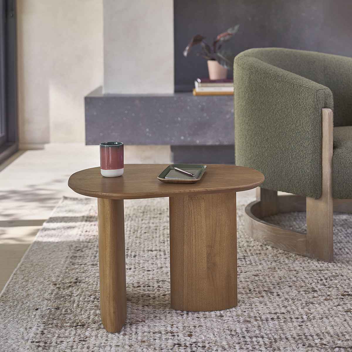 Table d'appoint en teck massif organique