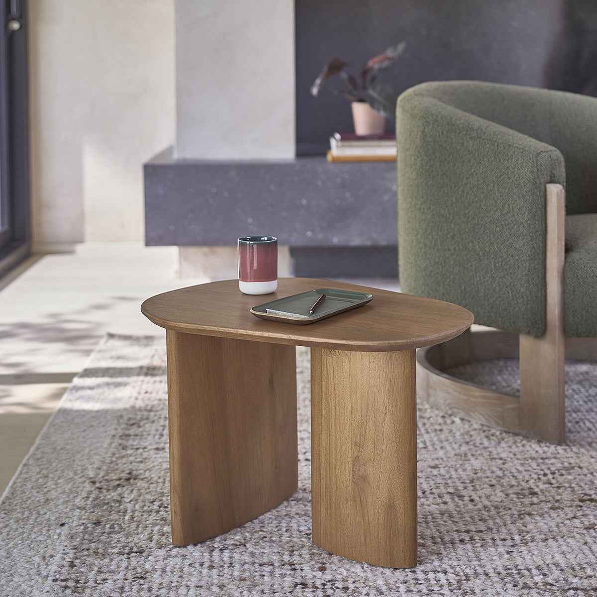 Table d'appoint en teck massif organique