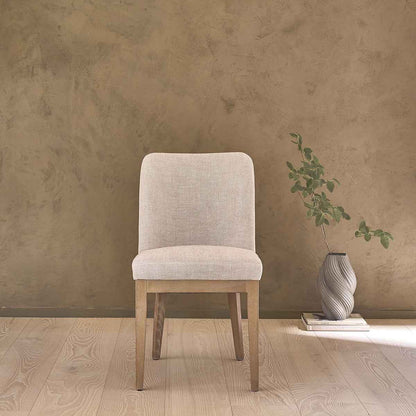 Chaise en chêne massif et tissu lin