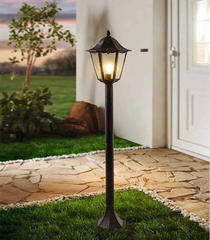 Borne de jardin d'extérieur vintage