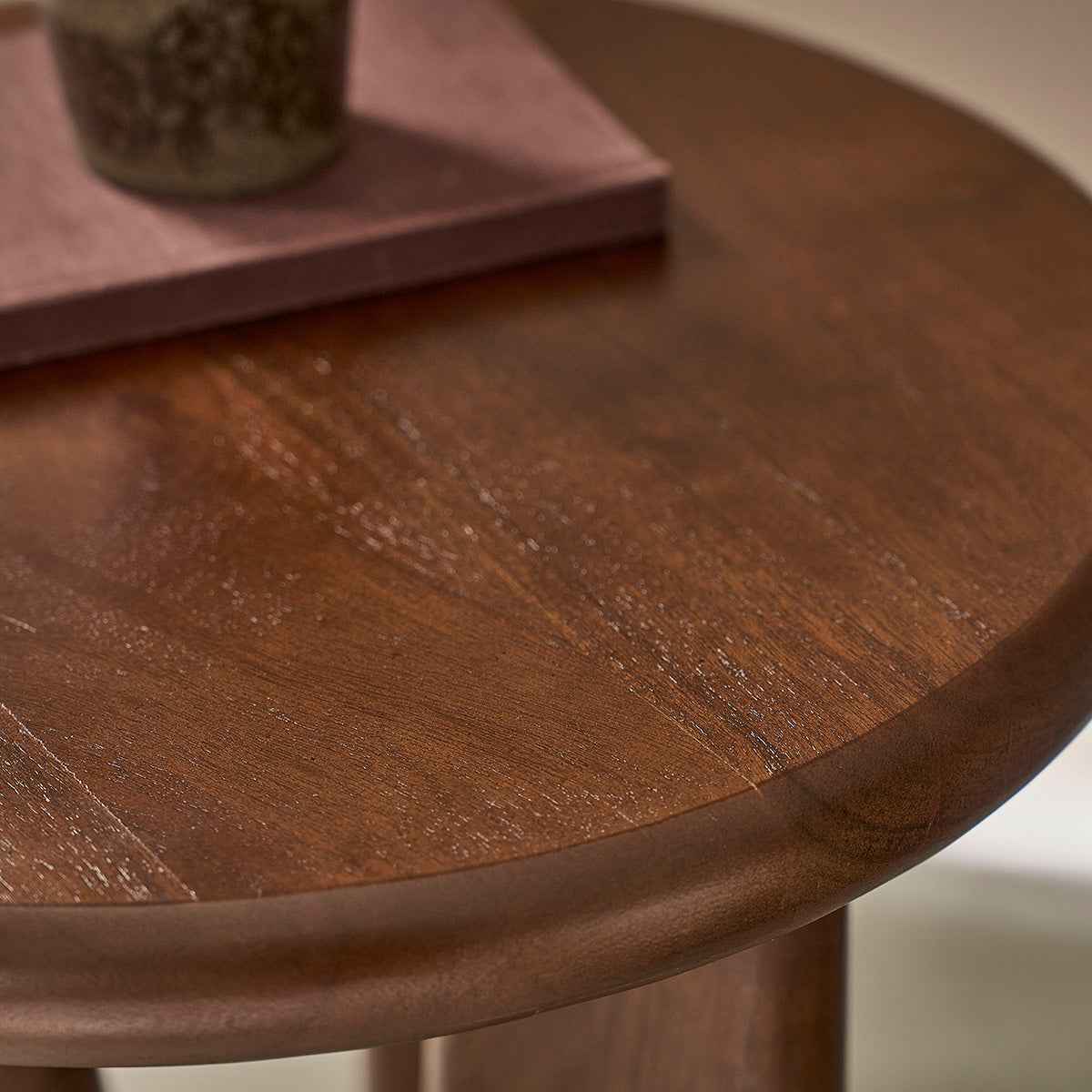 Table d'appoint en bois d'acacia ronde