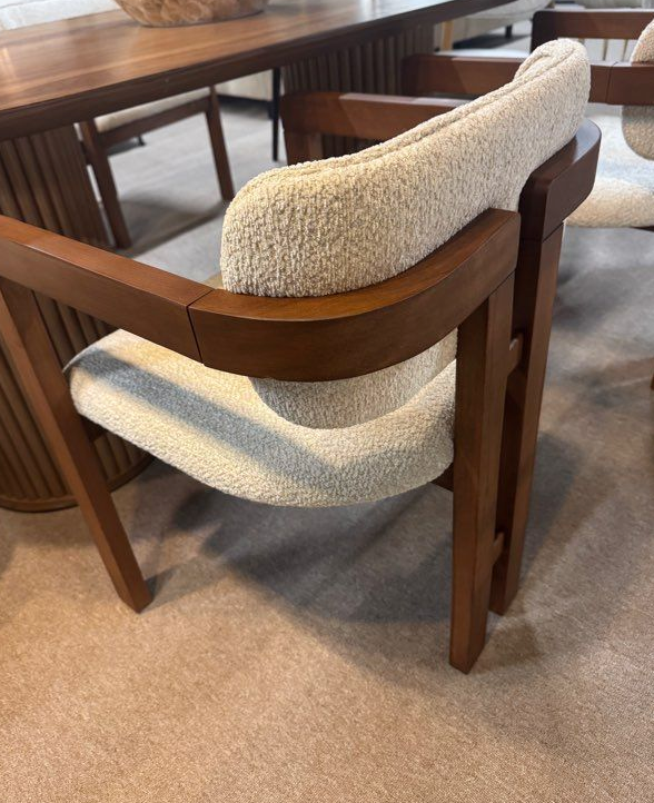 AMO Chair – fauteuil élégant et confortable, style moderne