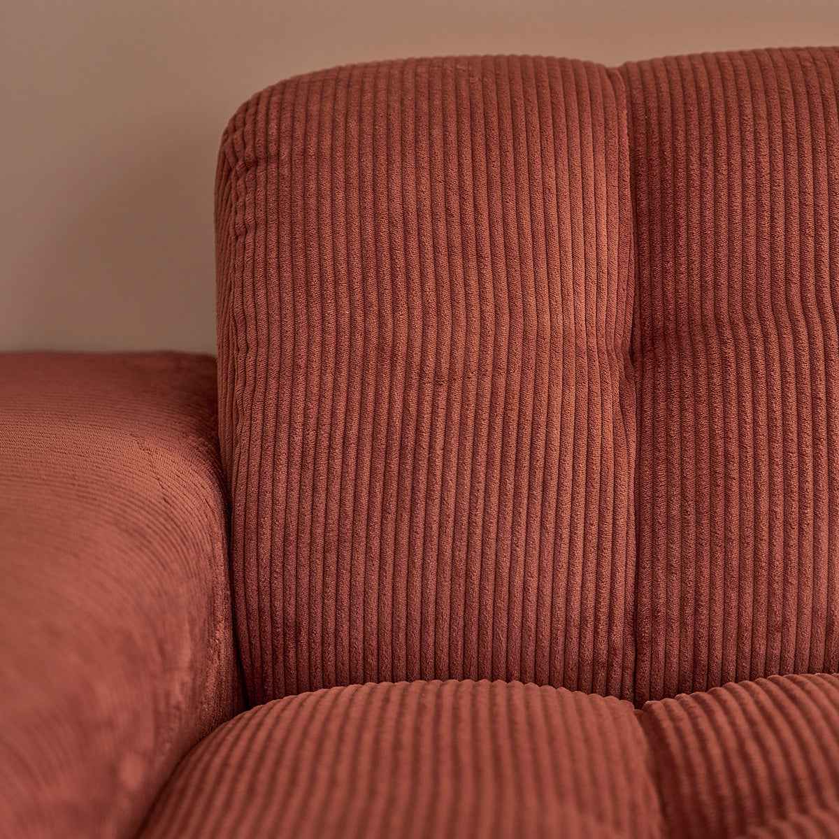 Canapé droit 3 places en velours côtelé terracotta
