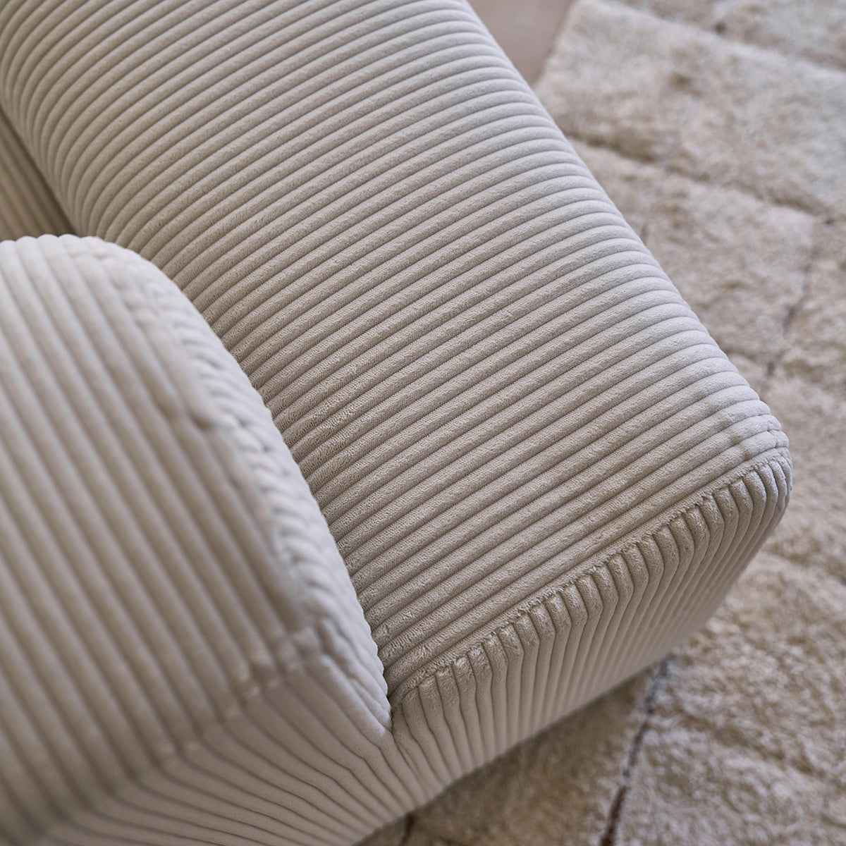 Canapé droit 4 places en velours côtelé écru