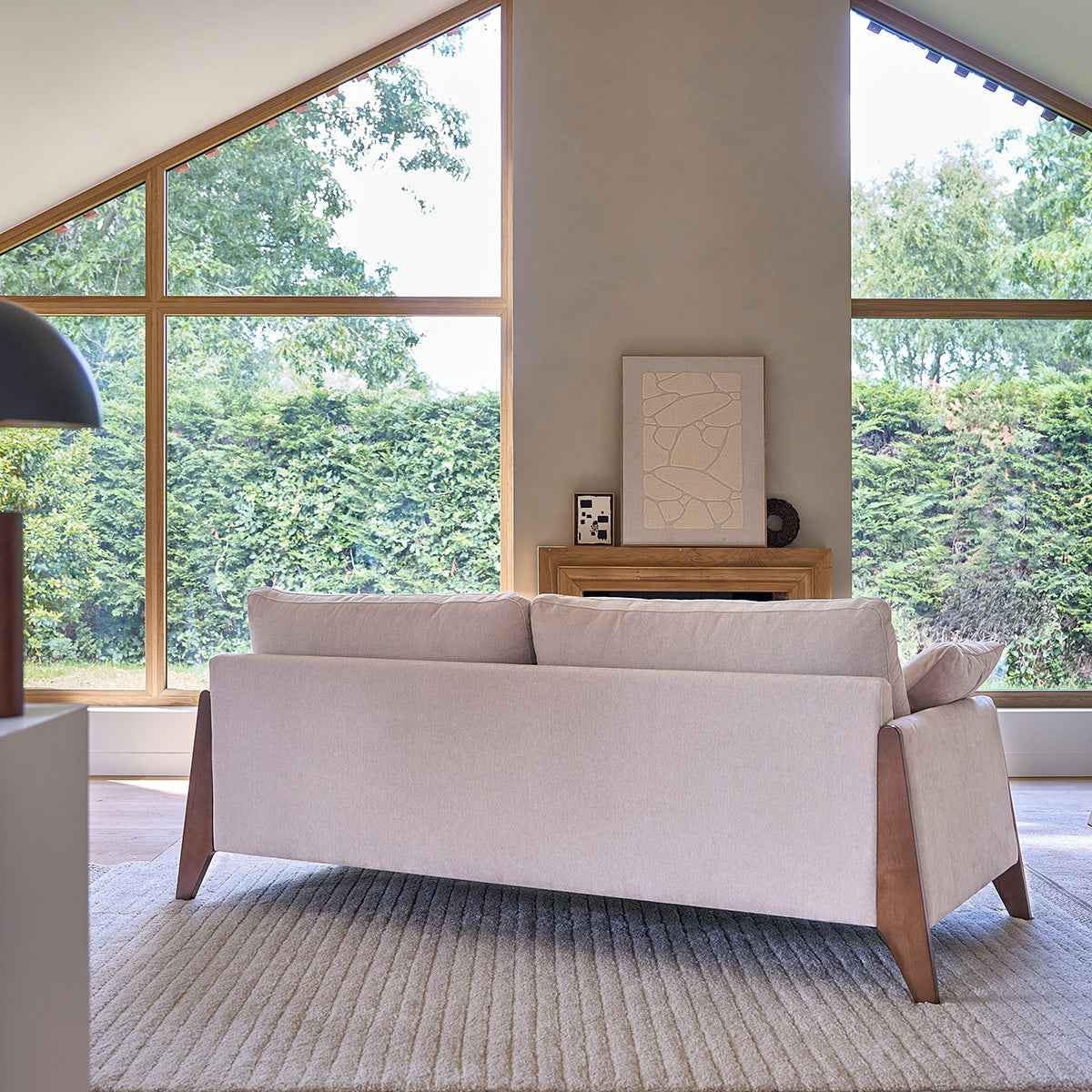 Canapé droit 3 places en bois massif et velours beige chiné