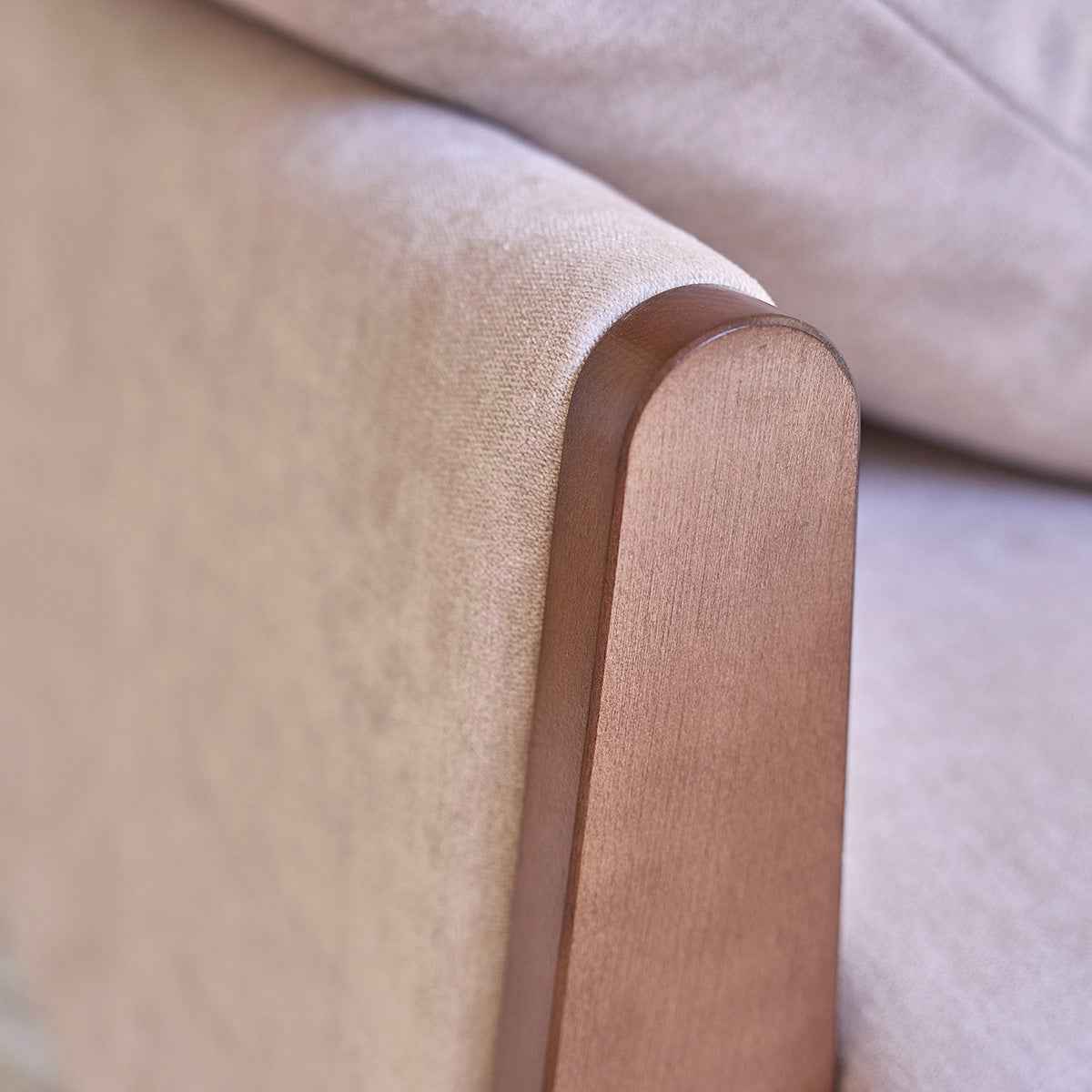 Canapé droit 3 places en bois massif et velours beige chiné