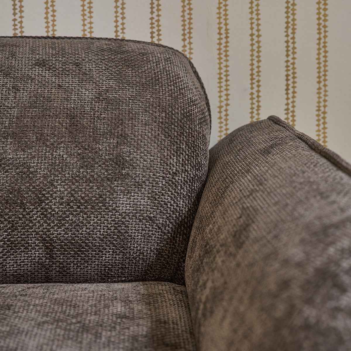 Canapé droit 3 places en bois massif et tissu velours tressé moka