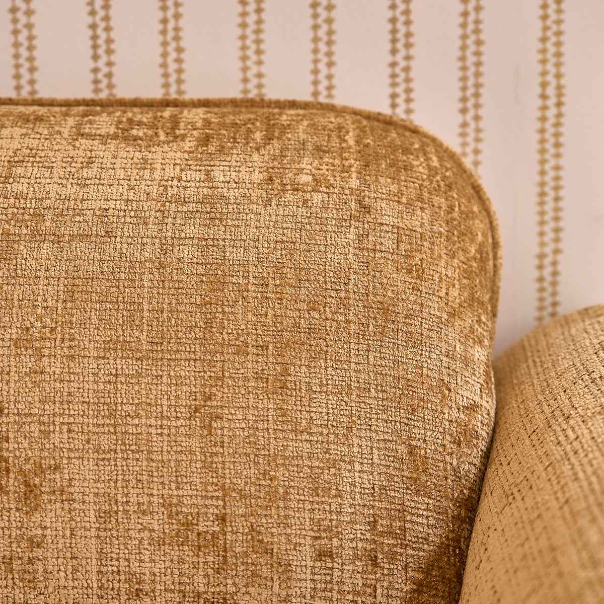 Canapé droit 3 places en velours texturé ocre