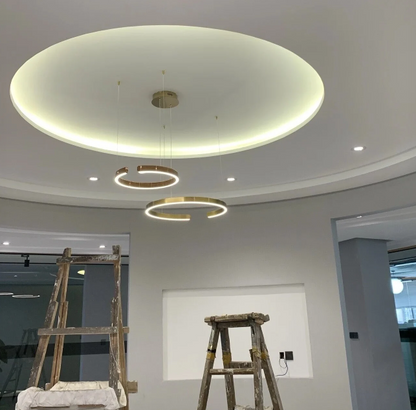 Lustre Anneaux Laiton en doré au design moderne