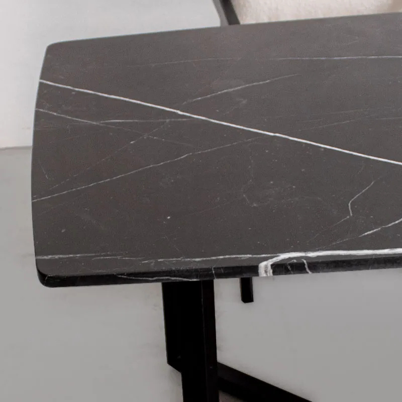 Table à manger en marbre noir – Élégance contemporaine - Lemiroir.ma