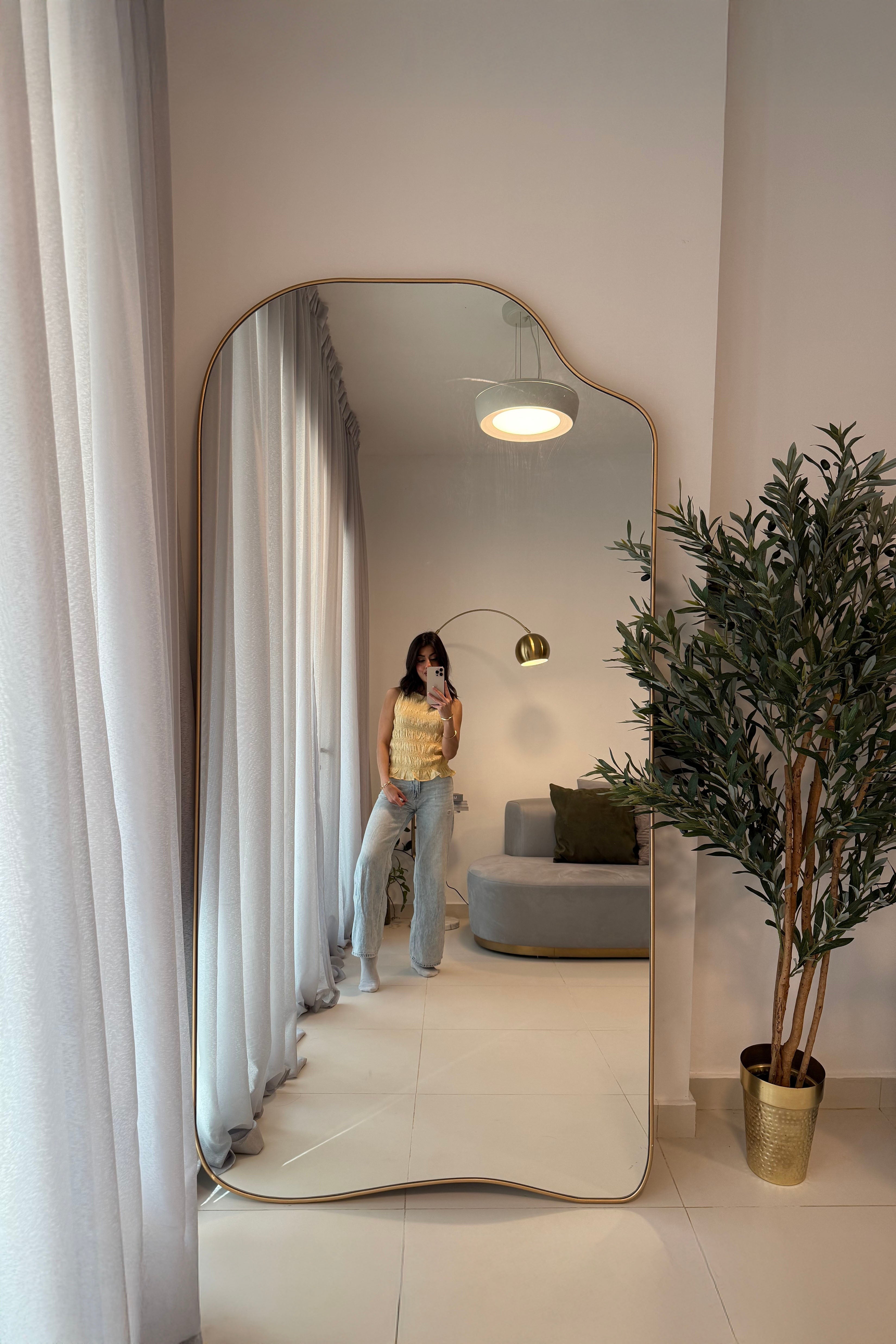 Grand miroir mural doré “Auréa” à forme irrégulière – design organique et luxueux, finition mate dorée