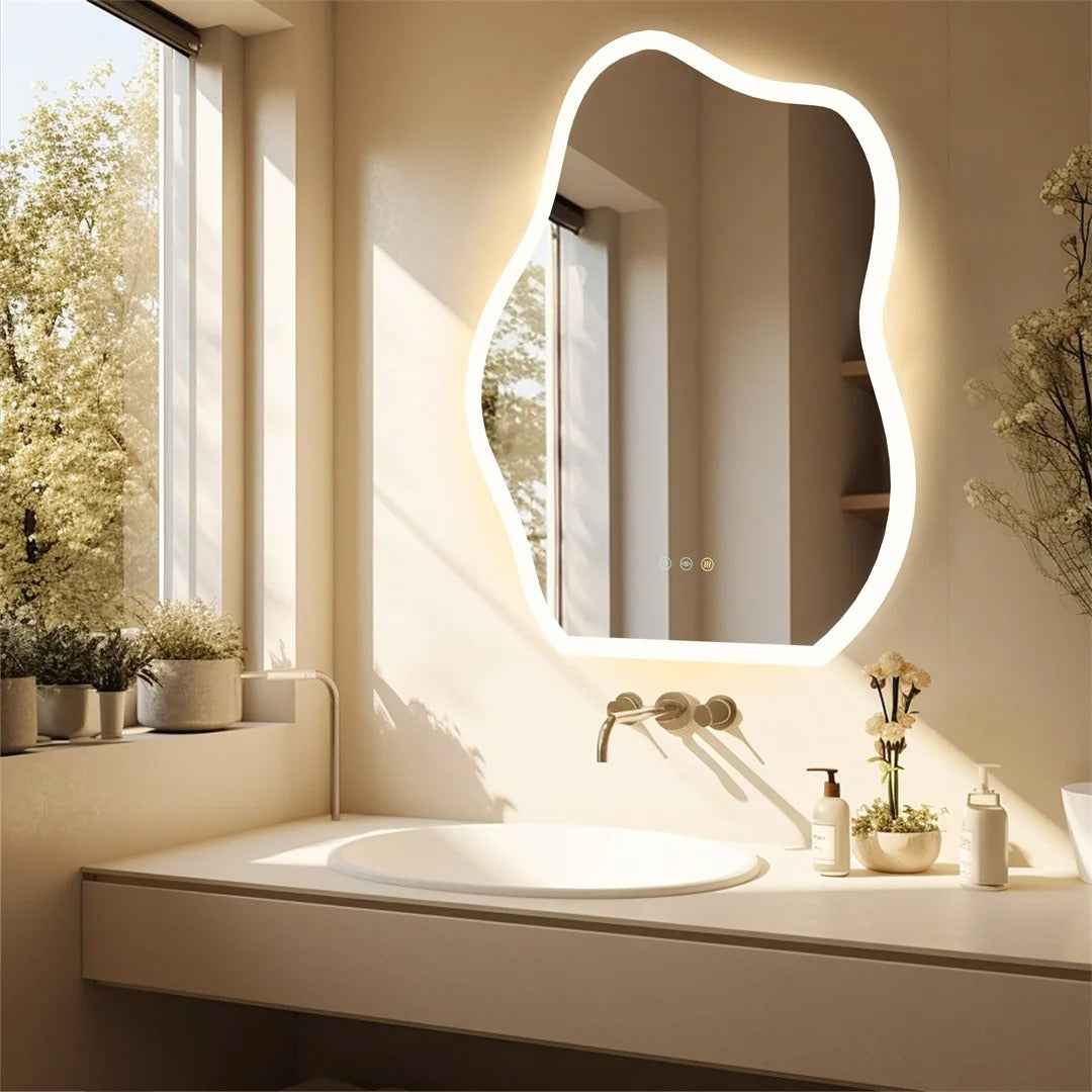 Miroir salle de bain LED en forme de nuage 60x80cm avec rétroéclairage blanc allumé.