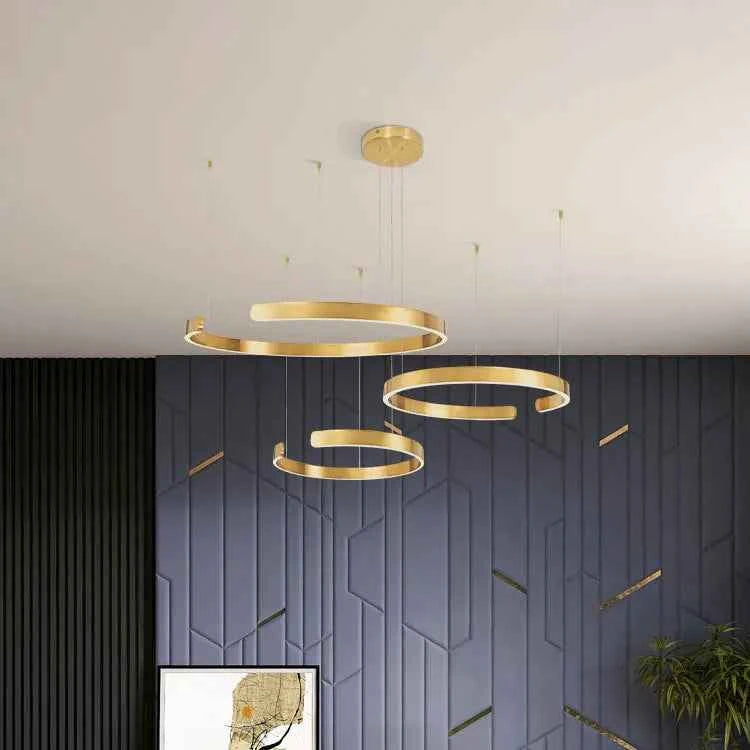 Lustre Anneaux Laiton en doré au design moderne
