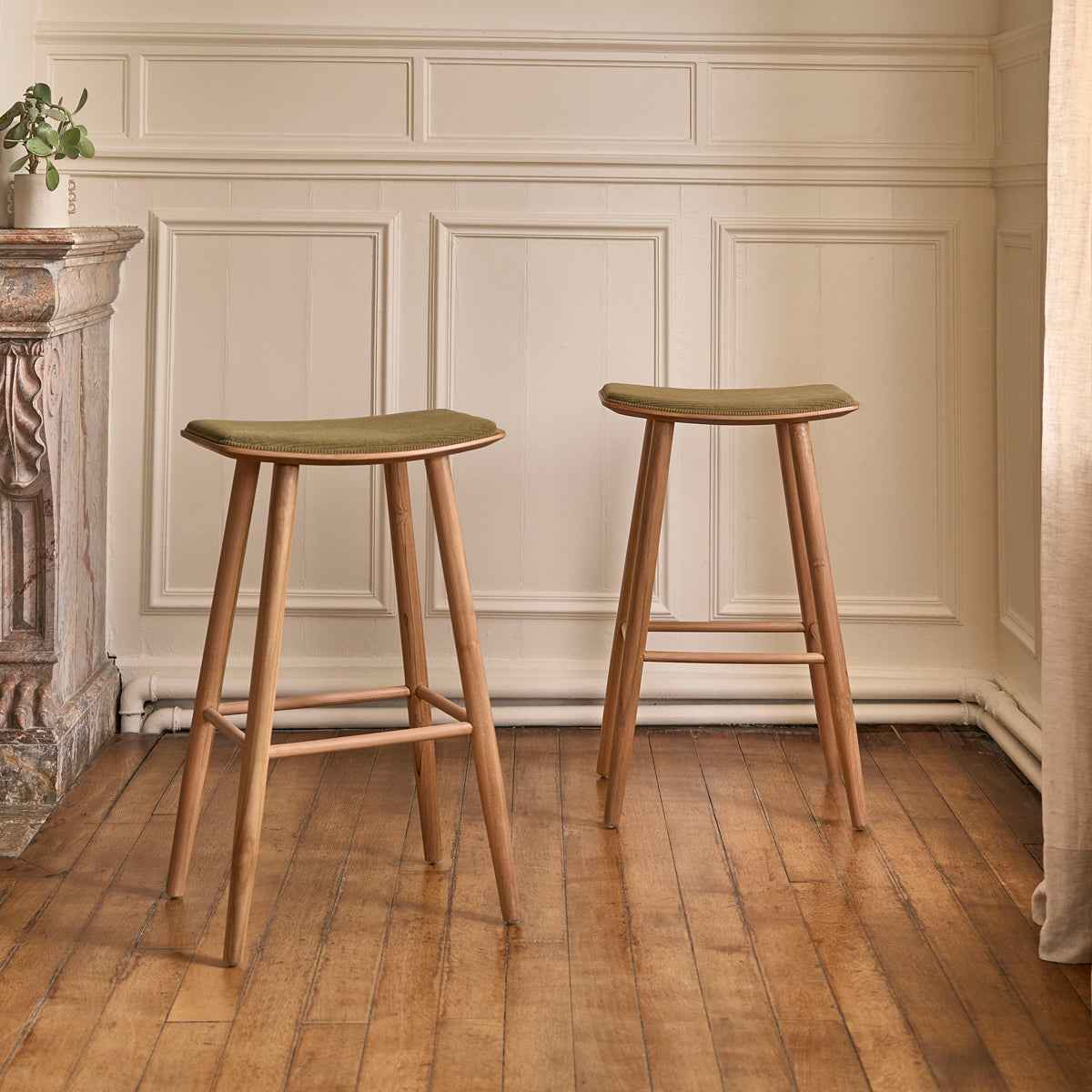 Lot de 2 tabourets en teck massif assise velours cotelé 75 cm