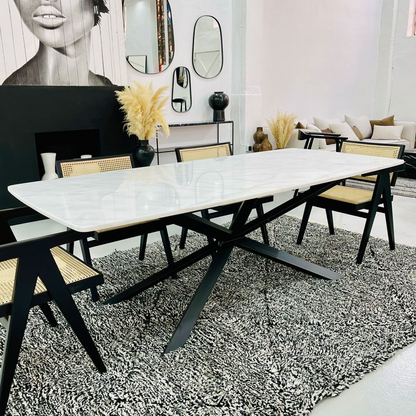 Table à manger en marbre blanc de Toscane – Élégance intemporelle - Lemiroir.ma