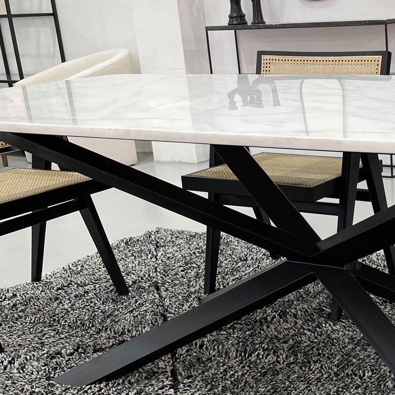 Table à manger en blanc