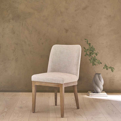 Chaise en chêne massif et tissu lin