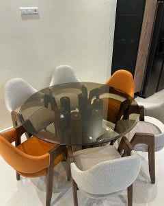 Table Ronde Chic avec 6 Chaises