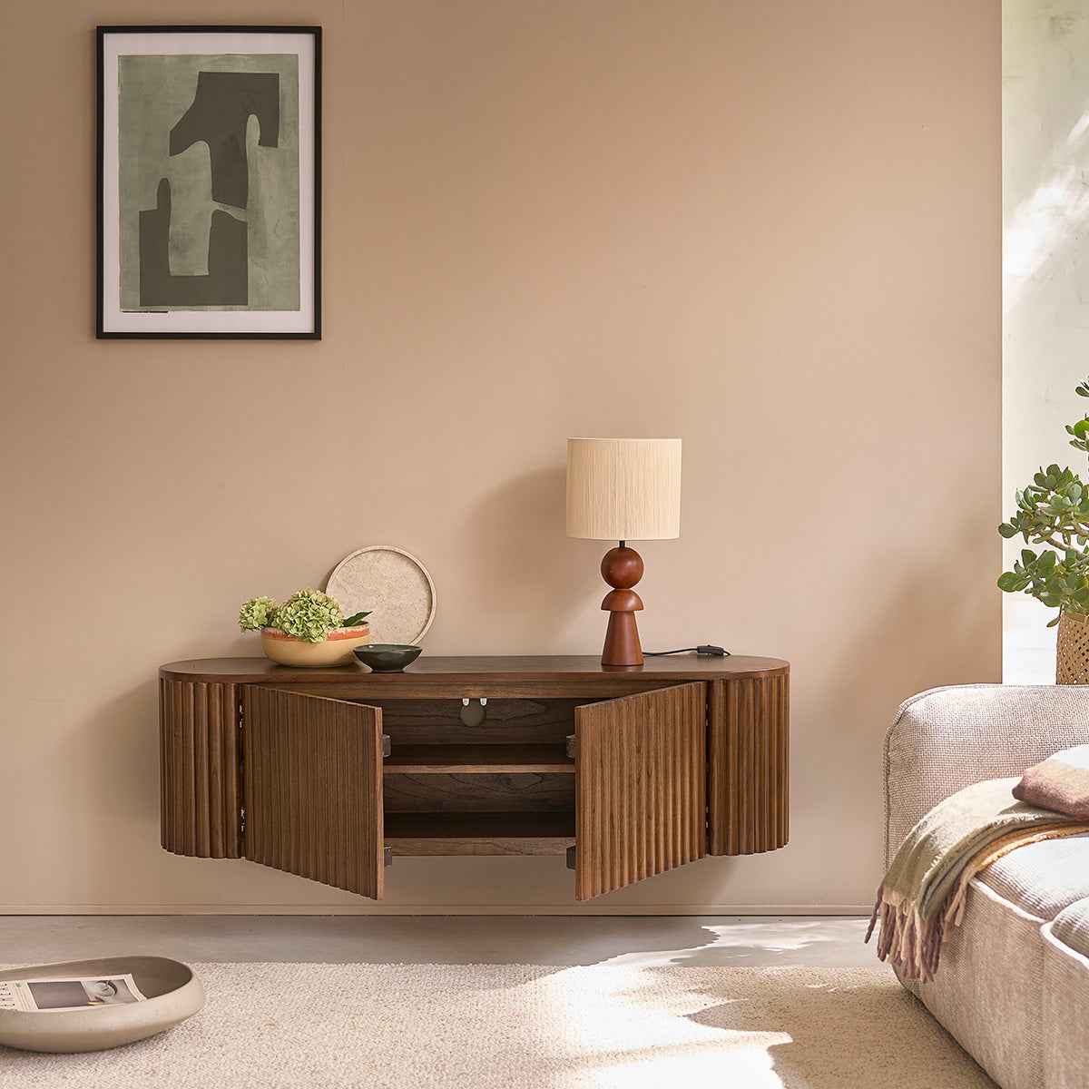 Meuble TV suspendu en bois de mindi finition noyer 140 cm