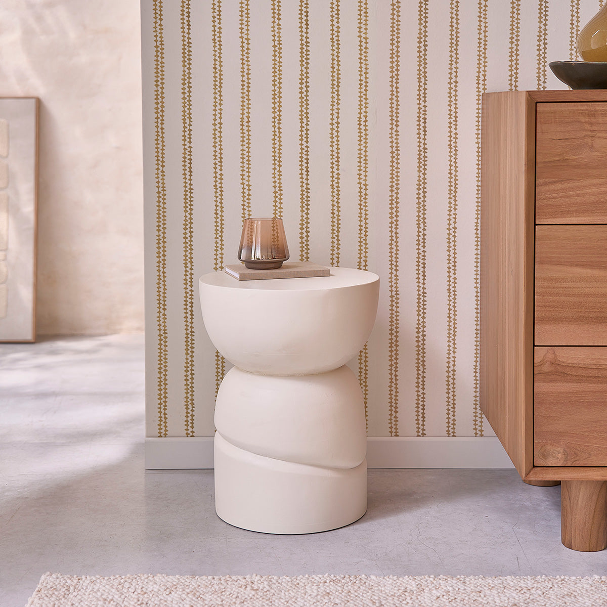 Table d'appoint en manguier massif effet béton - Le miroir.ma