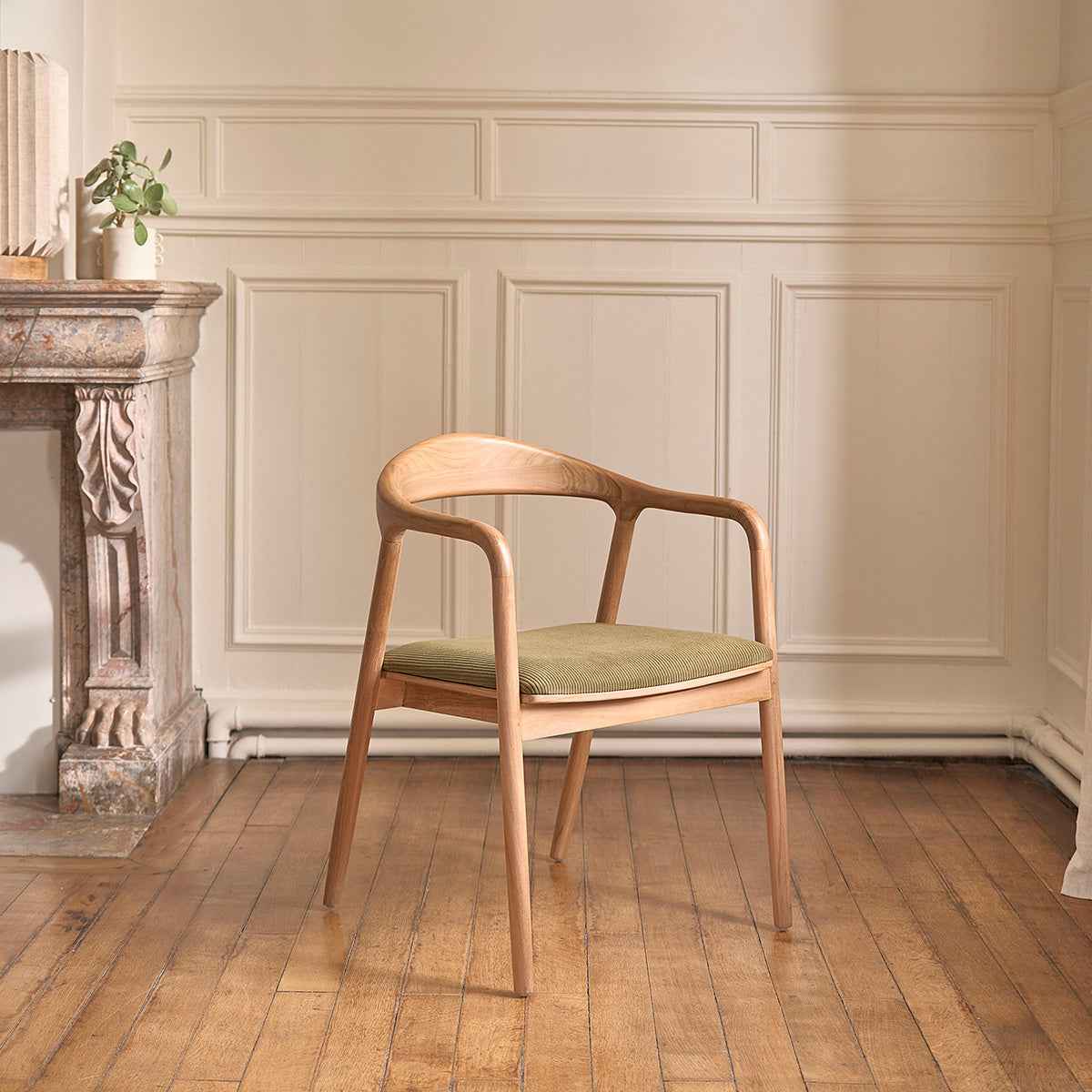 Chaise en teck massif assise velours côtelé kaki